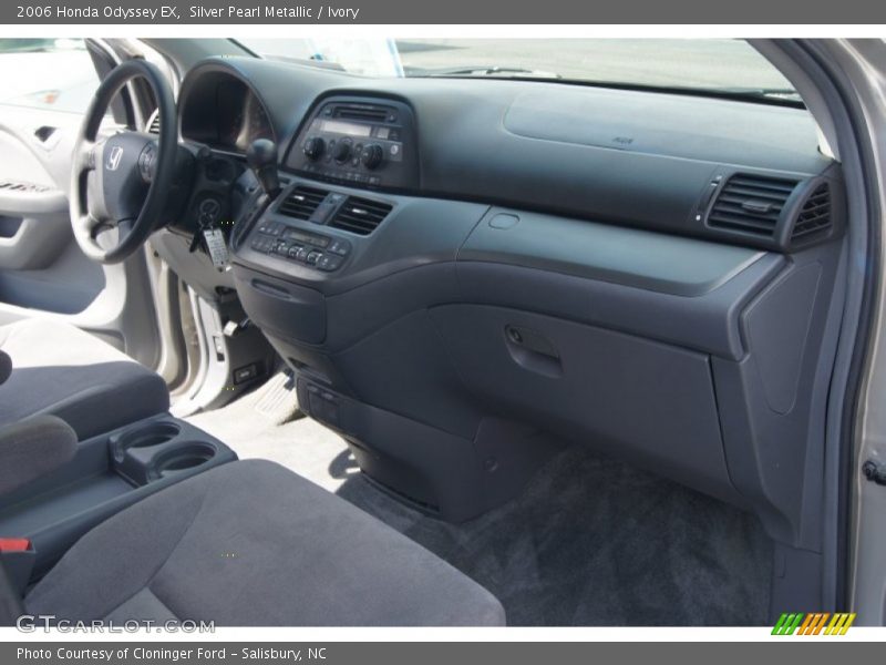 Silver Pearl Metallic / Ivory 2006 Honda Odyssey EX