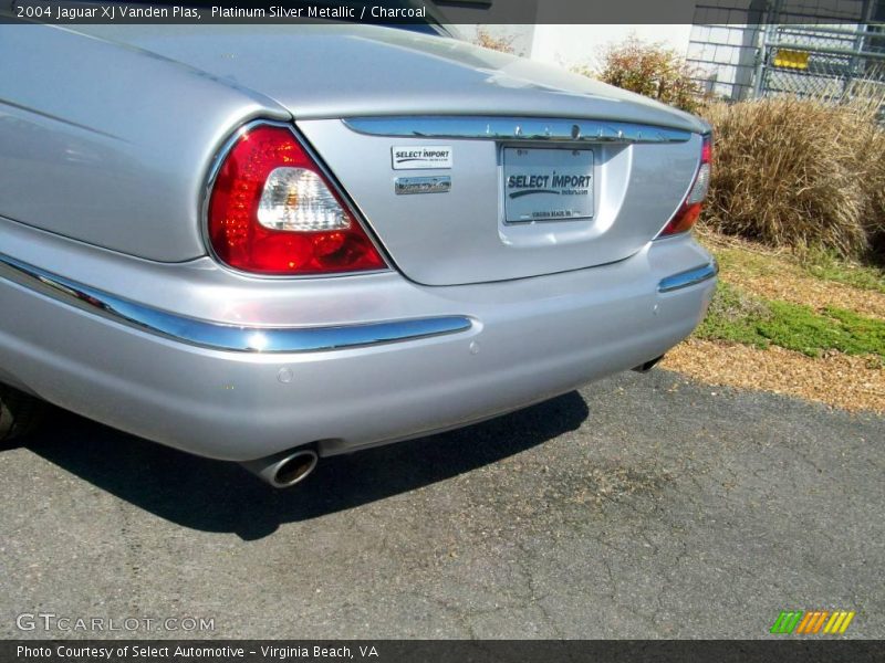 Platinum Silver Metallic / Charcoal 2004 Jaguar XJ Vanden Plas