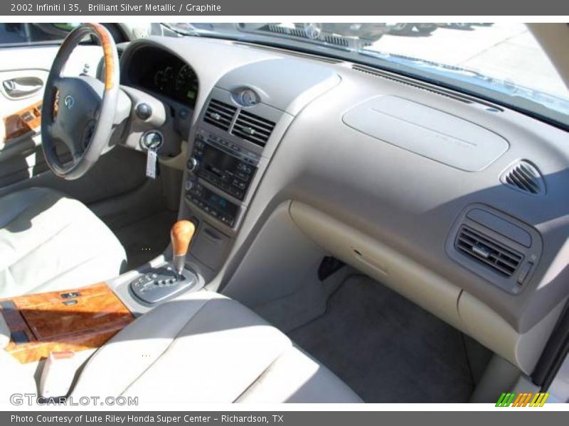 Brilliant Silver Metallic / Graphite 2002 Infiniti I 35