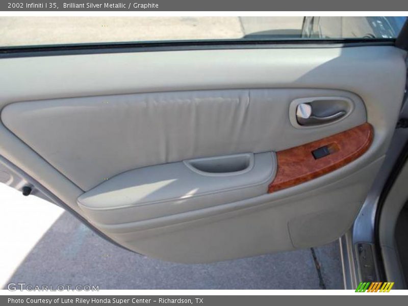 Brilliant Silver Metallic / Graphite 2002 Infiniti I 35