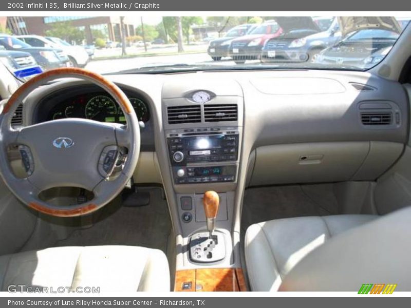 Brilliant Silver Metallic / Graphite 2002 Infiniti I 35