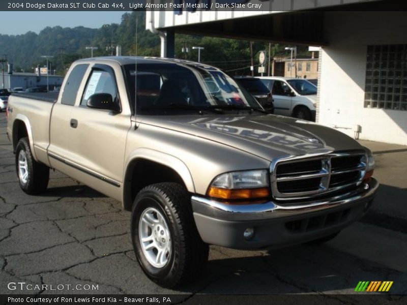 Light Almond Pearl Metallic / Dark Slate Gray 2004 Dodge Dakota SLT Club Cab 4x4