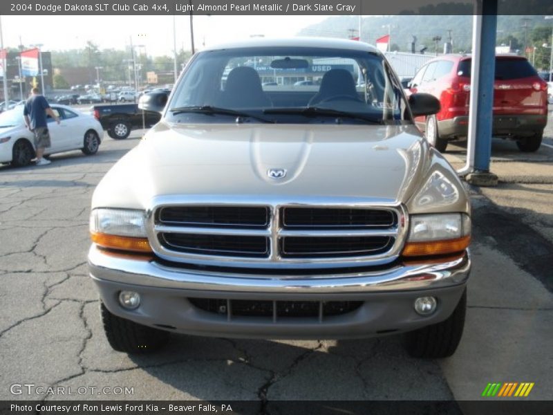 Light Almond Pearl Metallic / Dark Slate Gray 2004 Dodge Dakota SLT Club Cab 4x4