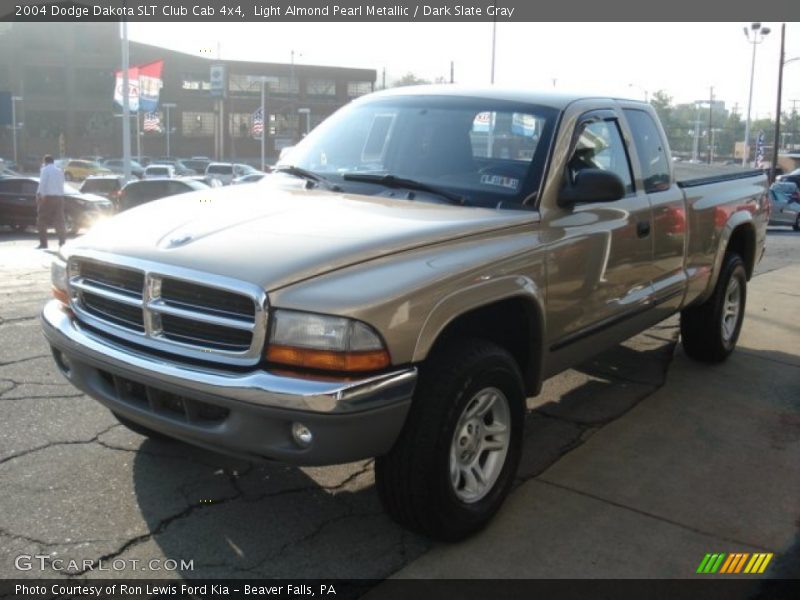 Light Almond Pearl Metallic / Dark Slate Gray 2004 Dodge Dakota SLT Club Cab 4x4