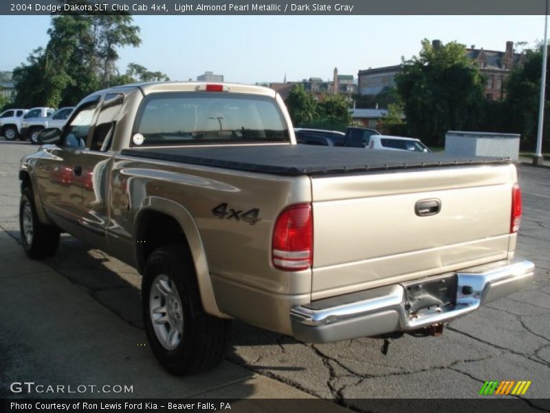 Light Almond Pearl Metallic / Dark Slate Gray 2004 Dodge Dakota SLT Club Cab 4x4