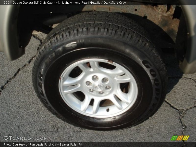 Light Almond Pearl Metallic / Dark Slate Gray 2004 Dodge Dakota SLT Club Cab 4x4