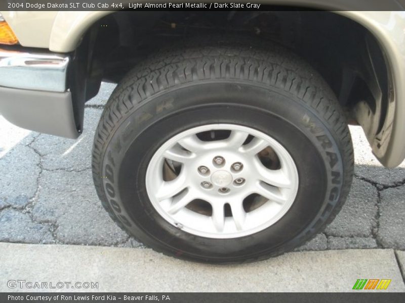 Light Almond Pearl Metallic / Dark Slate Gray 2004 Dodge Dakota SLT Club Cab 4x4