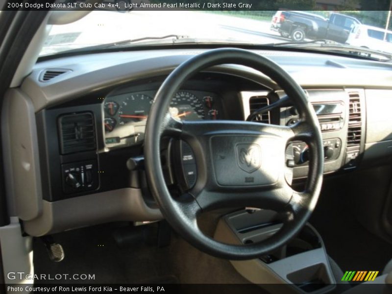 Light Almond Pearl Metallic / Dark Slate Gray 2004 Dodge Dakota SLT Club Cab 4x4