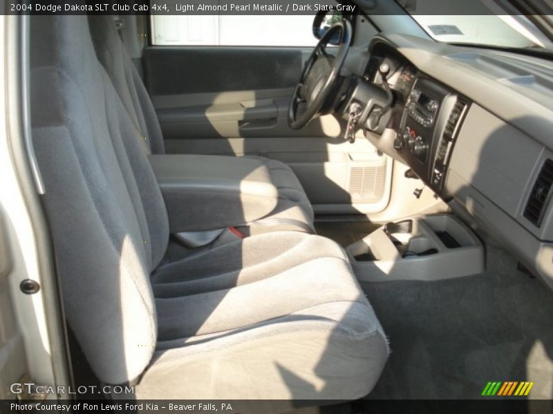 Light Almond Pearl Metallic / Dark Slate Gray 2004 Dodge Dakota SLT Club Cab 4x4