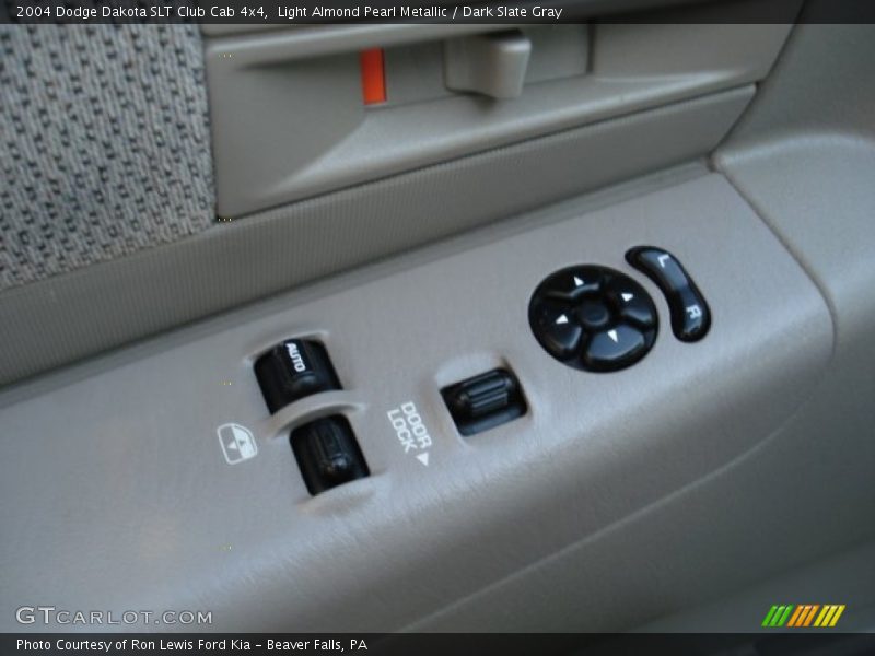 Light Almond Pearl Metallic / Dark Slate Gray 2004 Dodge Dakota SLT Club Cab 4x4