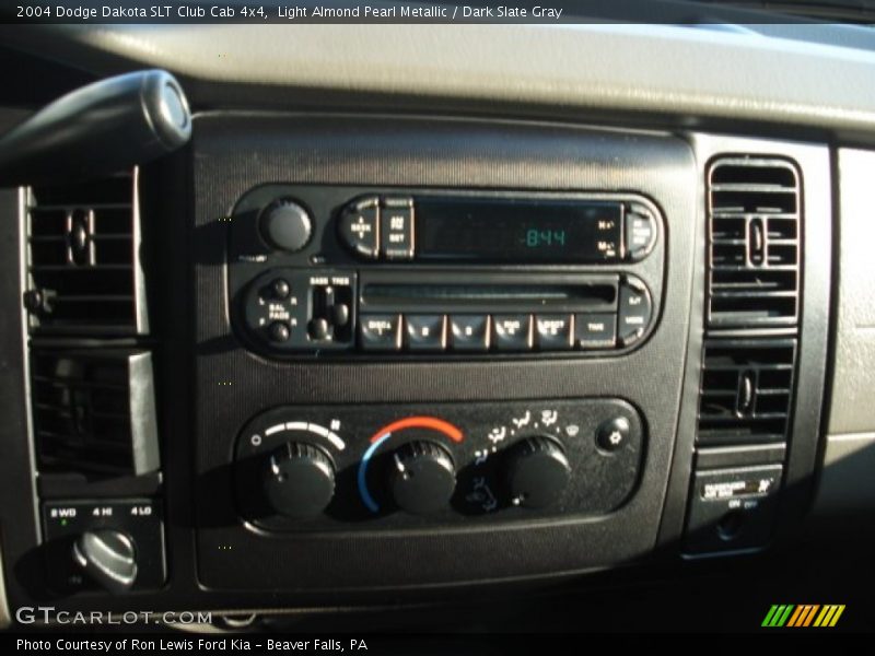 Light Almond Pearl Metallic / Dark Slate Gray 2004 Dodge Dakota SLT Club Cab 4x4