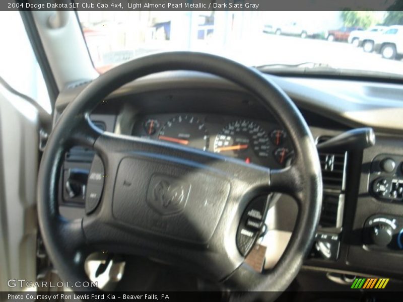 Light Almond Pearl Metallic / Dark Slate Gray 2004 Dodge Dakota SLT Club Cab 4x4