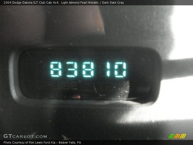 Light Almond Pearl Metallic / Dark Slate Gray 2004 Dodge Dakota SLT Club Cab 4x4