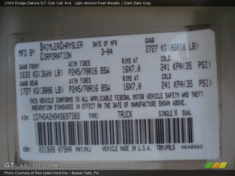 Light Almond Pearl Metallic / Dark Slate Gray 2004 Dodge Dakota SLT Club Cab 4x4