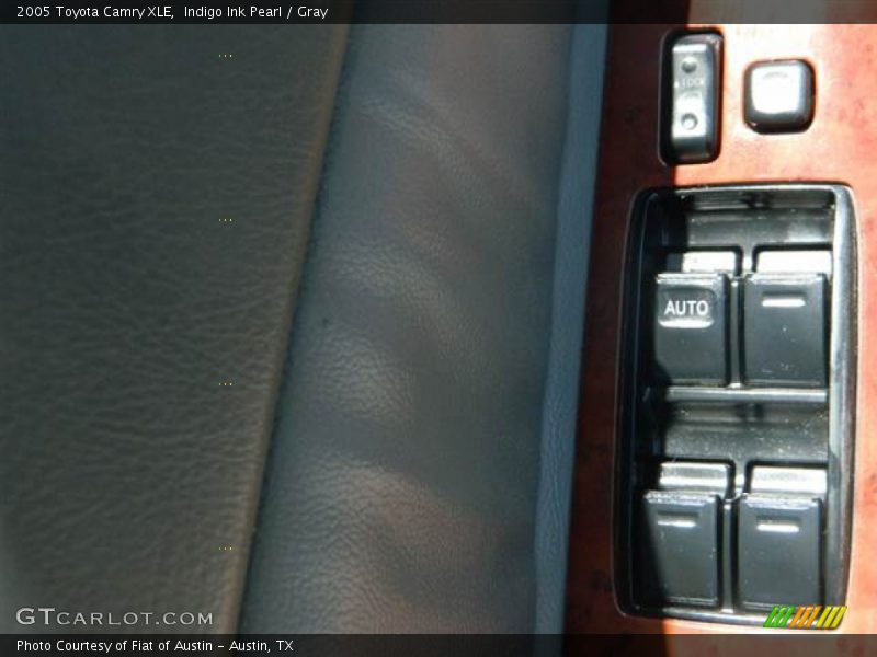 Indigo Ink Pearl / Gray 2005 Toyota Camry XLE