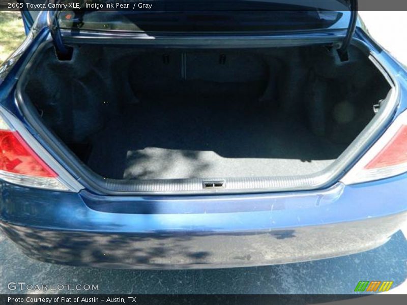 Indigo Ink Pearl / Gray 2005 Toyota Camry XLE