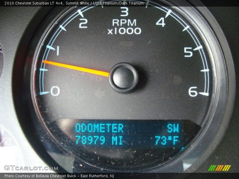 Summit White / Light Titanium/Dark Titanium 2010 Chevrolet Suburban LT 4x4