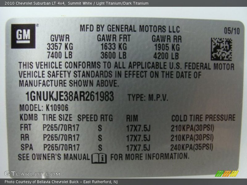 Summit White / Light Titanium/Dark Titanium 2010 Chevrolet Suburban LT 4x4