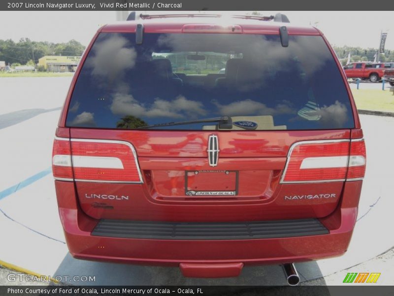 Vivid Red Metallic / Charcoal 2007 Lincoln Navigator Luxury