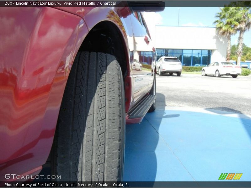 Vivid Red Metallic / Charcoal 2007 Lincoln Navigator Luxury