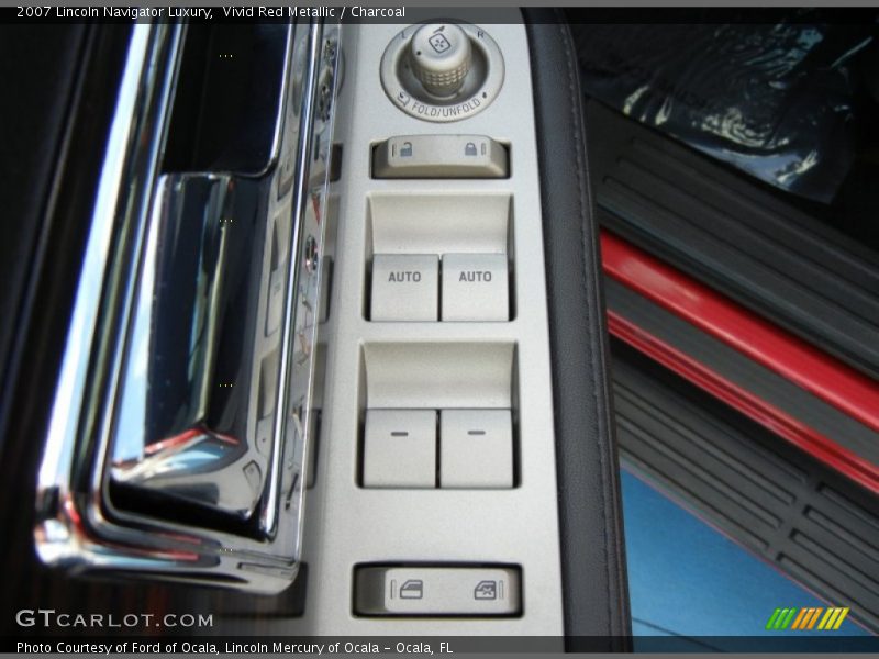 Vivid Red Metallic / Charcoal 2007 Lincoln Navigator Luxury