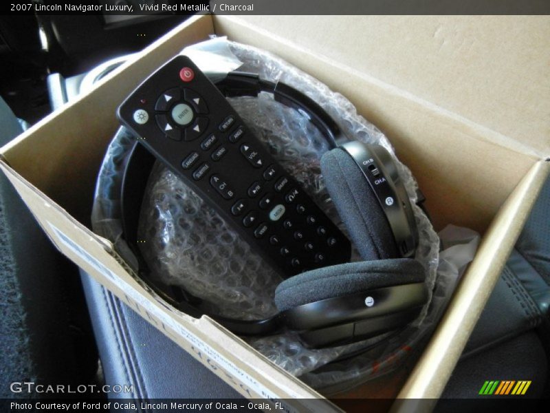 Vivid Red Metallic / Charcoal 2007 Lincoln Navigator Luxury