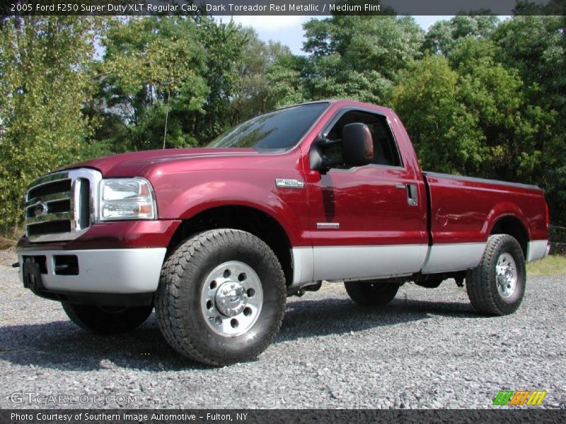 Front 3/4 View of 2005 F250 Super Duty XLT Regular Cab