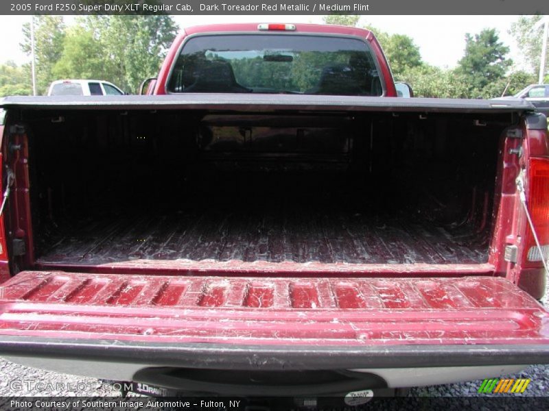 Dark Toreador Red Metallic / Medium Flint 2005 Ford F250 Super Duty XLT Regular Cab