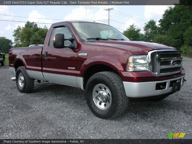 Front 3/4 View of 2005 F250 Super Duty XLT Regular Cab