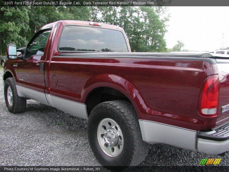 Dark Toreador Red Metallic / Medium Flint 2005 Ford F250 Super Duty XLT Regular Cab