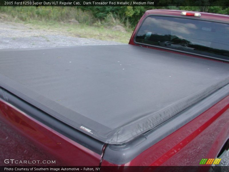 Dark Toreador Red Metallic / Medium Flint 2005 Ford F250 Super Duty XLT Regular Cab
