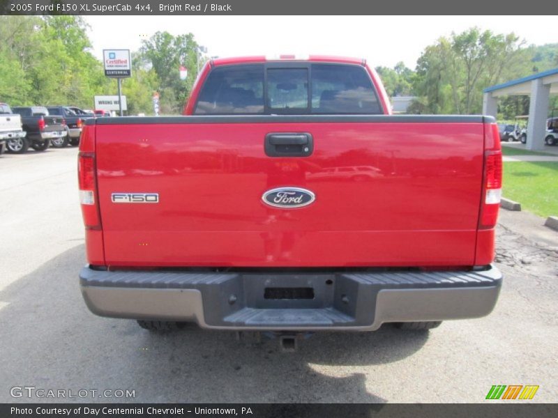 Bright Red / Black 2005 Ford F150 XL SuperCab 4x4