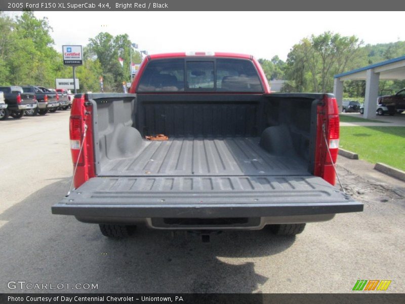 Bright Red / Black 2005 Ford F150 XL SuperCab 4x4