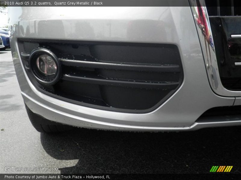Quartz Grey Metallic / Black 2010 Audi Q5 3.2 quattro