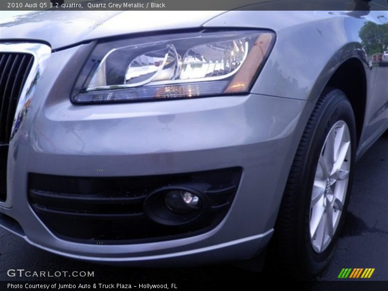 Quartz Grey Metallic / Black 2010 Audi Q5 3.2 quattro