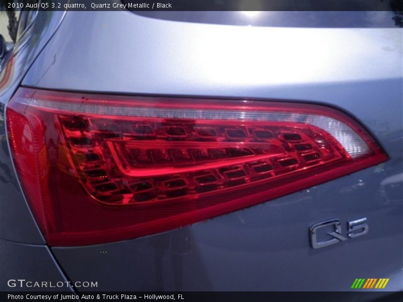 Quartz Grey Metallic / Black 2010 Audi Q5 3.2 quattro