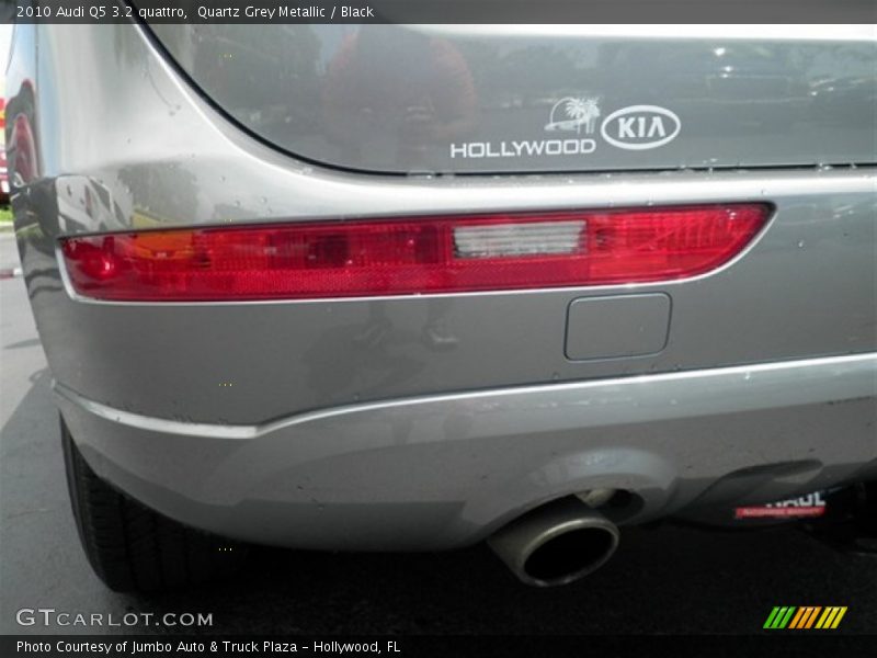 Quartz Grey Metallic / Black 2010 Audi Q5 3.2 quattro