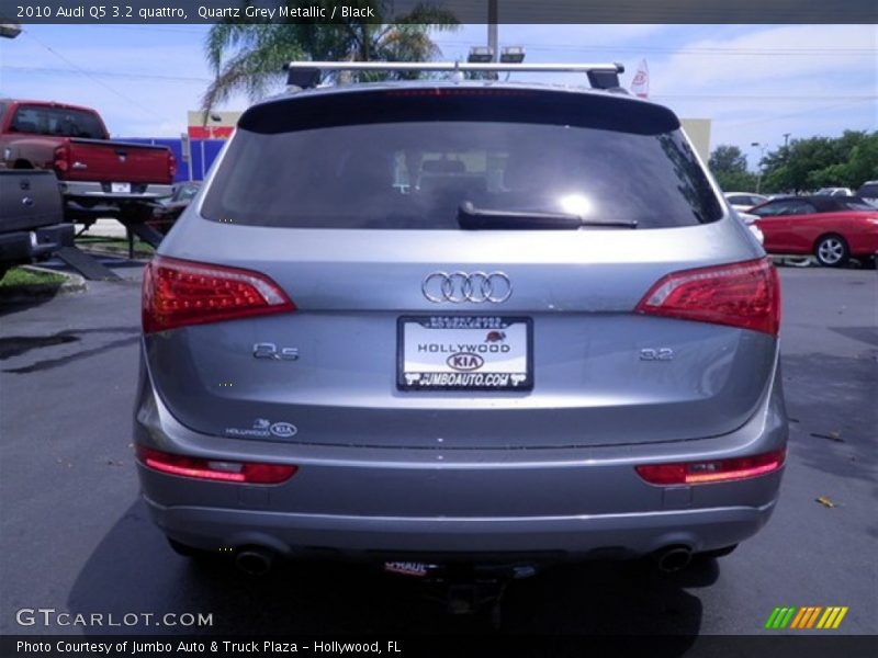 Quartz Grey Metallic / Black 2010 Audi Q5 3.2 quattro