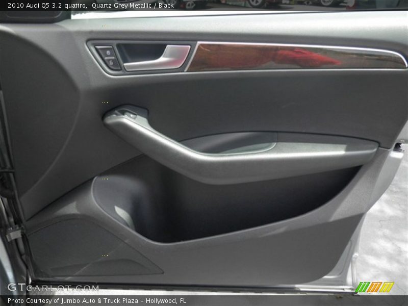 Quartz Grey Metallic / Black 2010 Audi Q5 3.2 quattro
