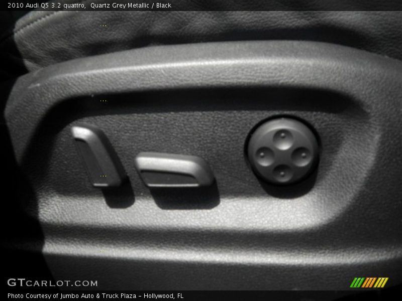 Quartz Grey Metallic / Black 2010 Audi Q5 3.2 quattro