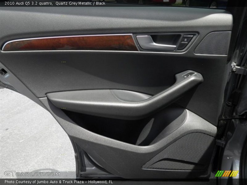 Quartz Grey Metallic / Black 2010 Audi Q5 3.2 quattro