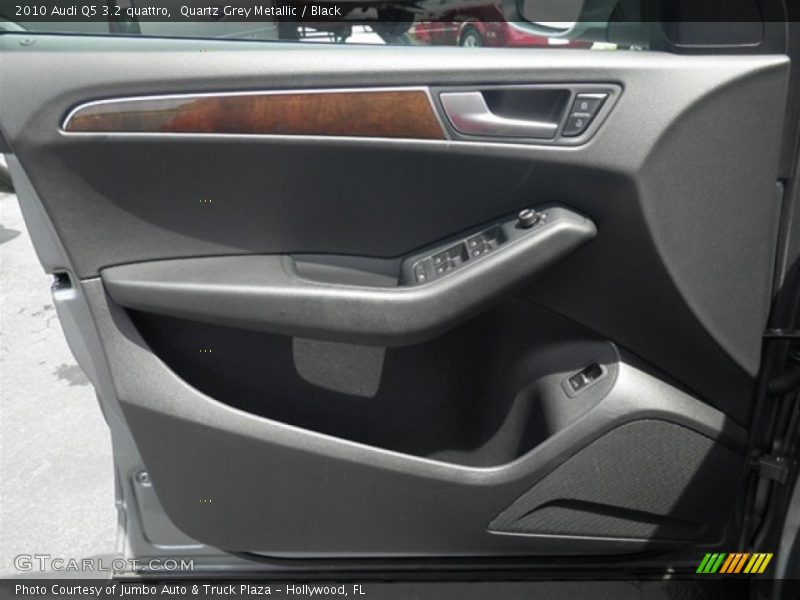 Quartz Grey Metallic / Black 2010 Audi Q5 3.2 quattro