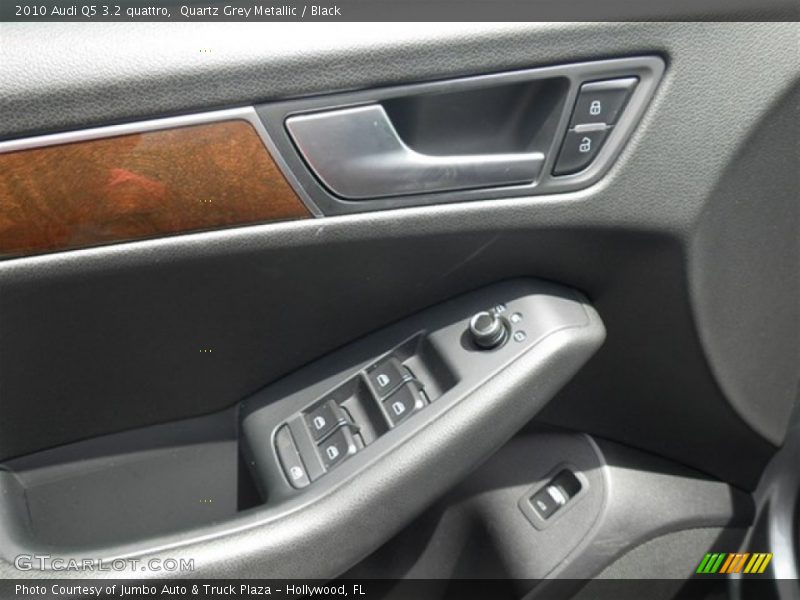 Quartz Grey Metallic / Black 2010 Audi Q5 3.2 quattro