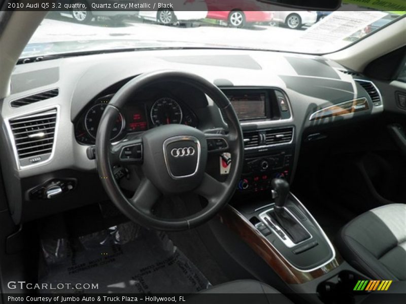 Quartz Grey Metallic / Black 2010 Audi Q5 3.2 quattro