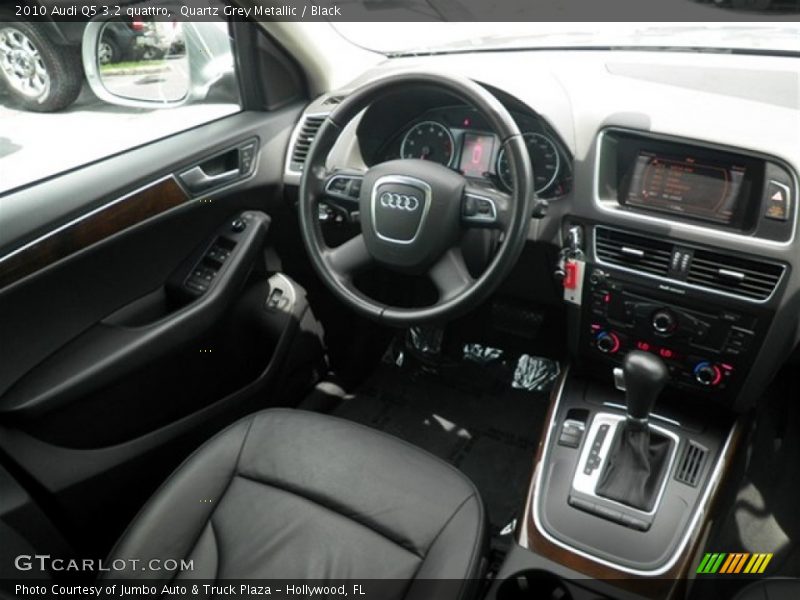 Quartz Grey Metallic / Black 2010 Audi Q5 3.2 quattro