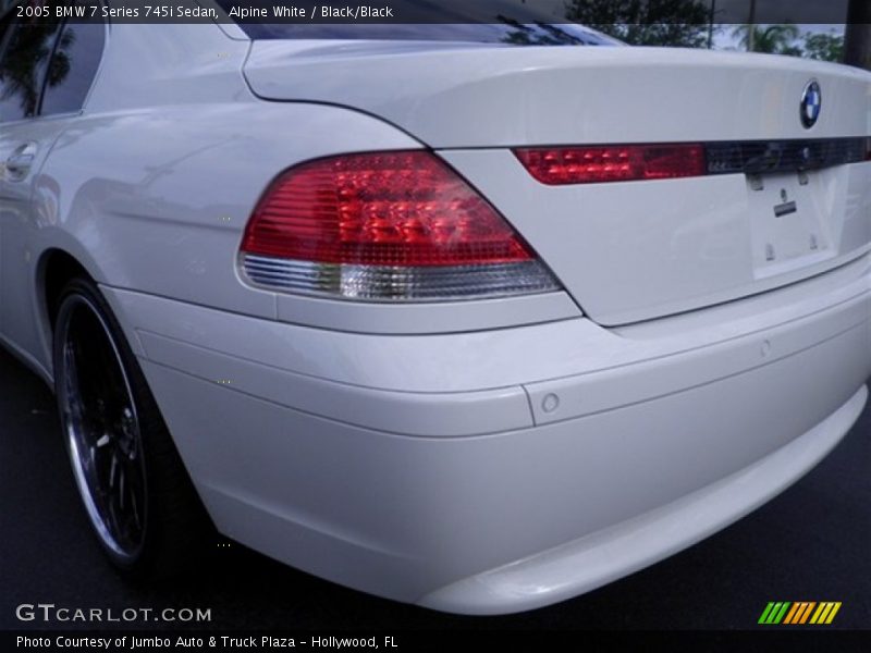 Alpine White / Black/Black 2005 BMW 7 Series 745i Sedan