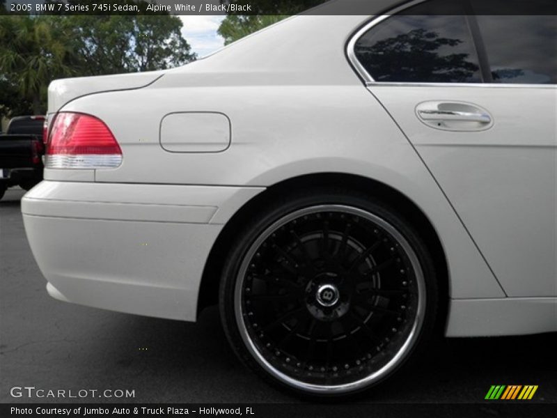 Alpine White / Black/Black 2005 BMW 7 Series 745i Sedan