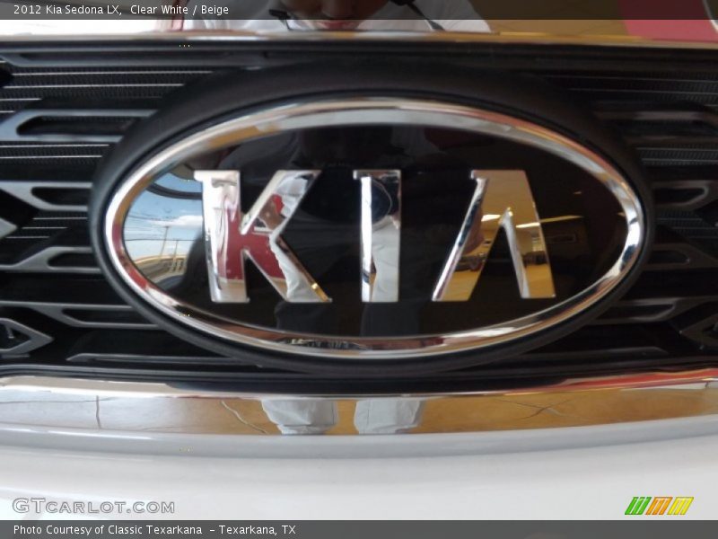 Clear White / Beige 2012 Kia Sedona LX