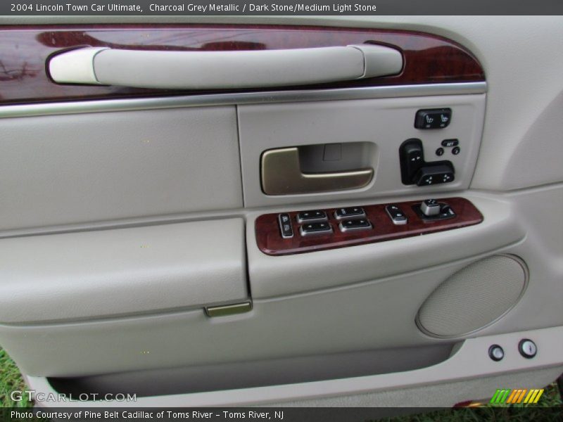 Charcoal Grey Metallic / Dark Stone/Medium Light Stone 2004 Lincoln Town Car Ultimate