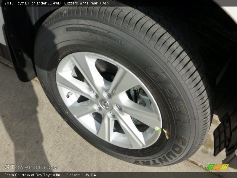 Blizzard White Pearl / Ash 2013 Toyota Highlander SE 4WD